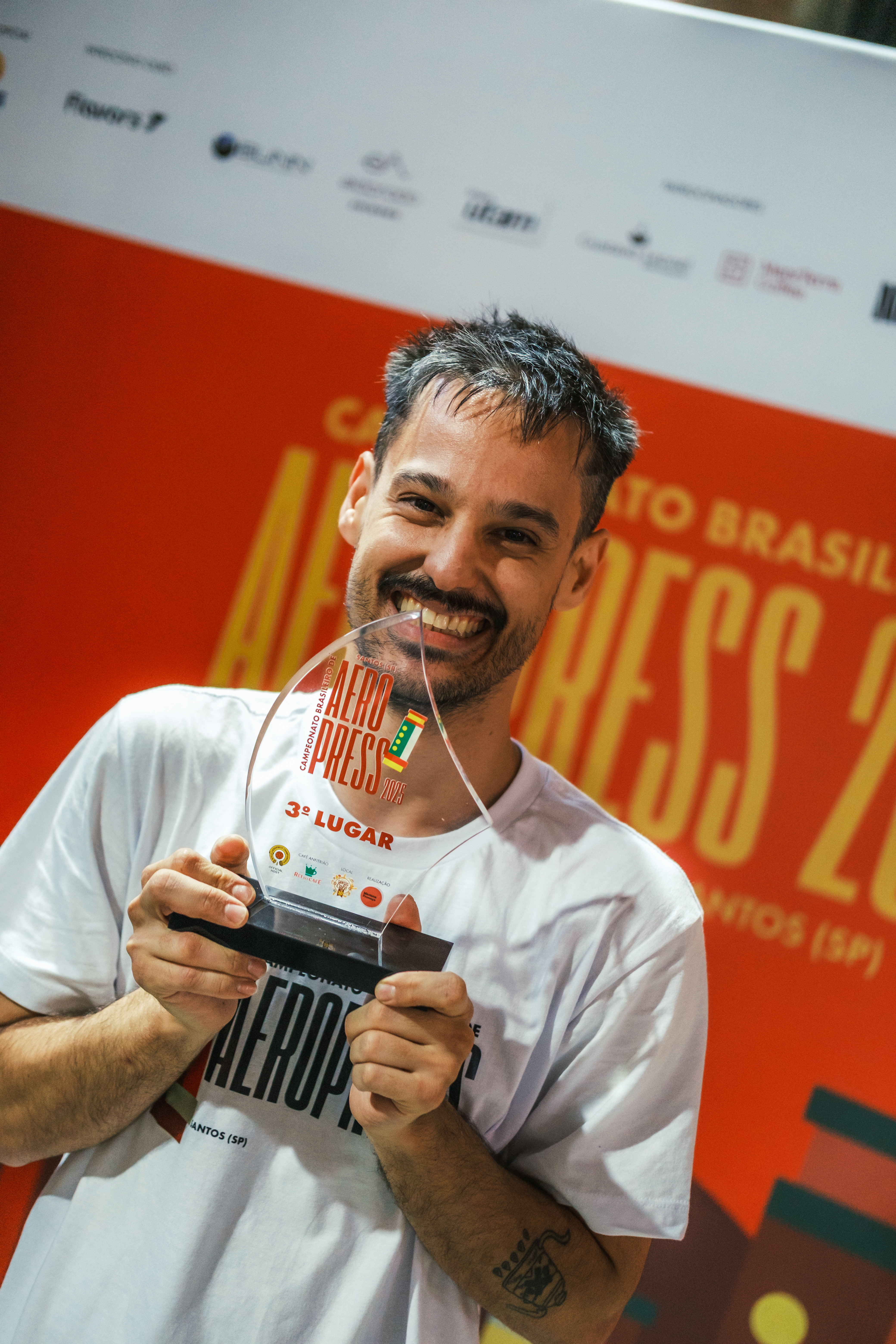 O barista e torrador Marcelo Ribeiro, do Ernesto Cafés Especiais