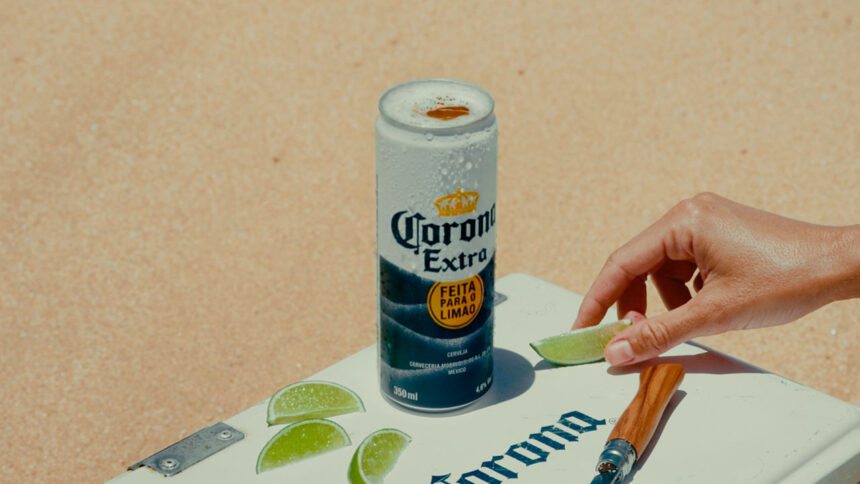 Corona lança lata com abertura total para reforçar ritual do limão_Portal Sabores_Sabores do Quadradinho